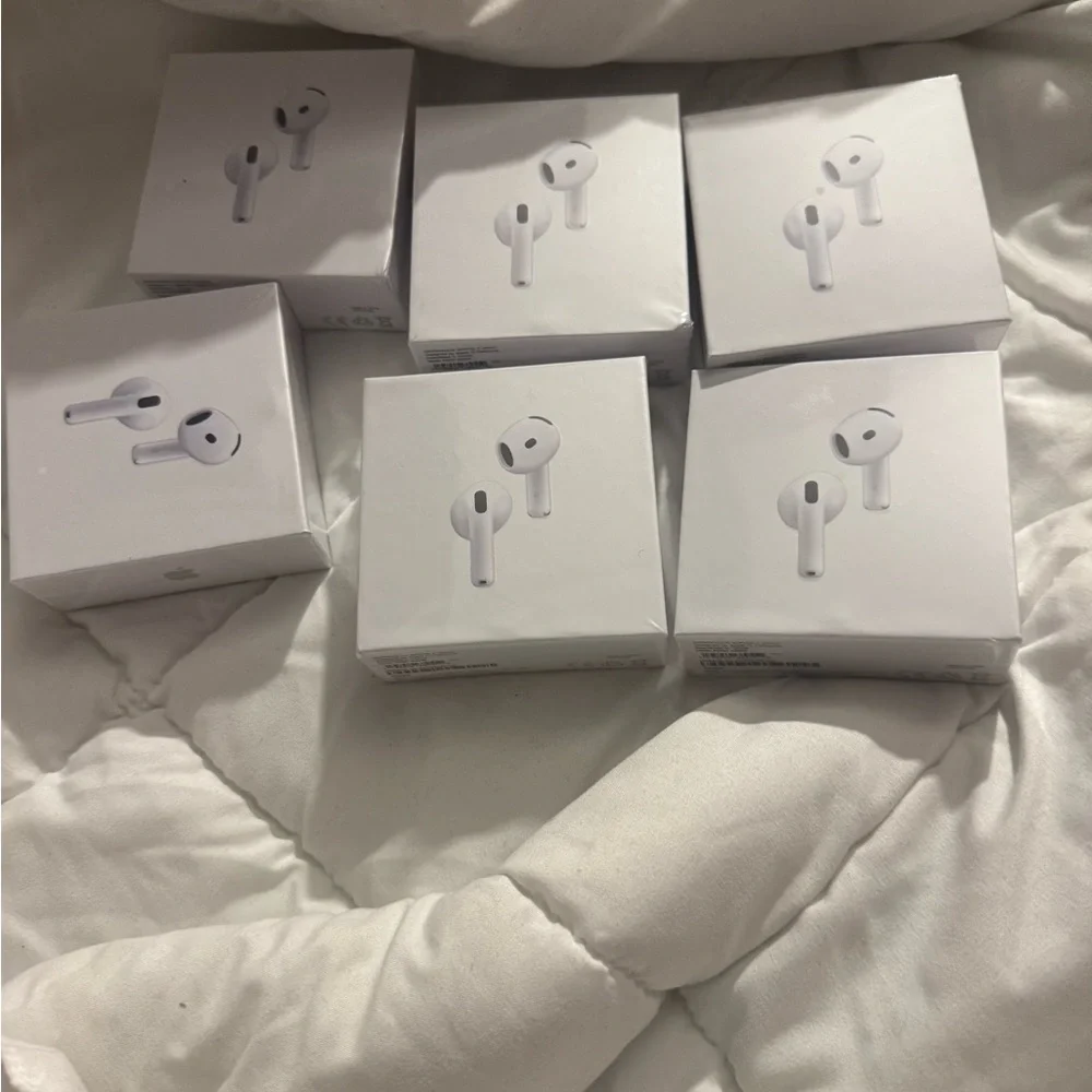Apple AirPods Wireless Earbuds - White